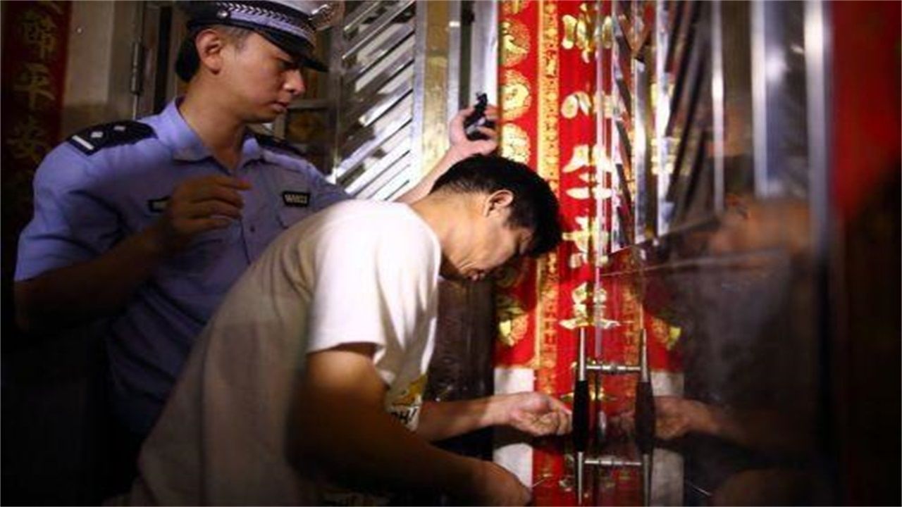 莱芜请开锁师傅开了锁后，师傅